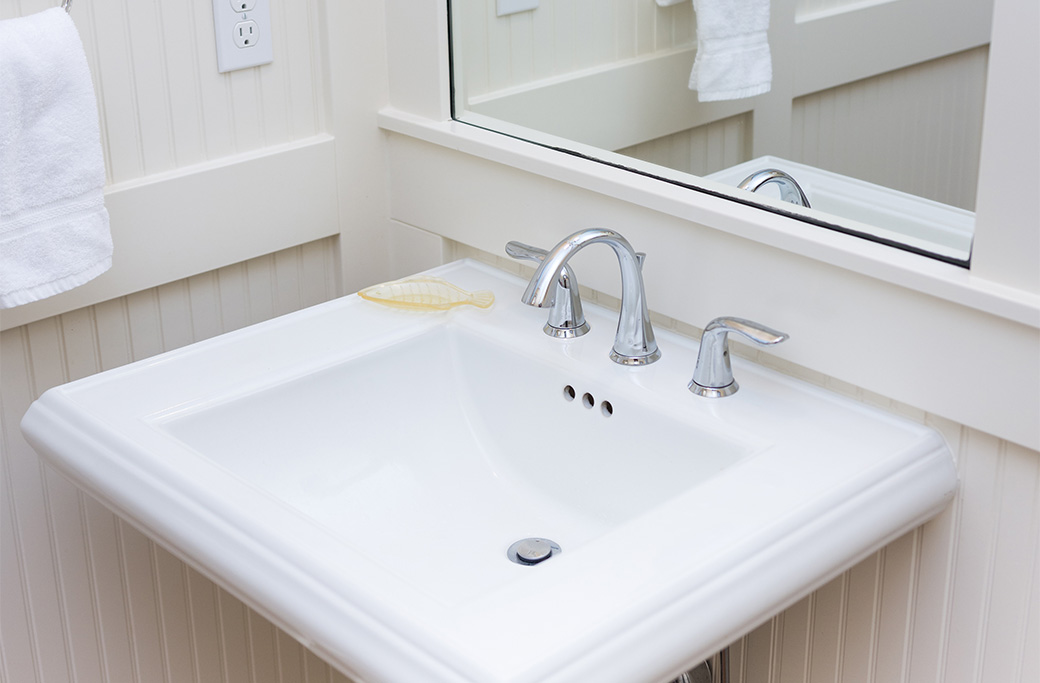 What Traditional Bathroom Styles Work for Older Rhode Island Homes?